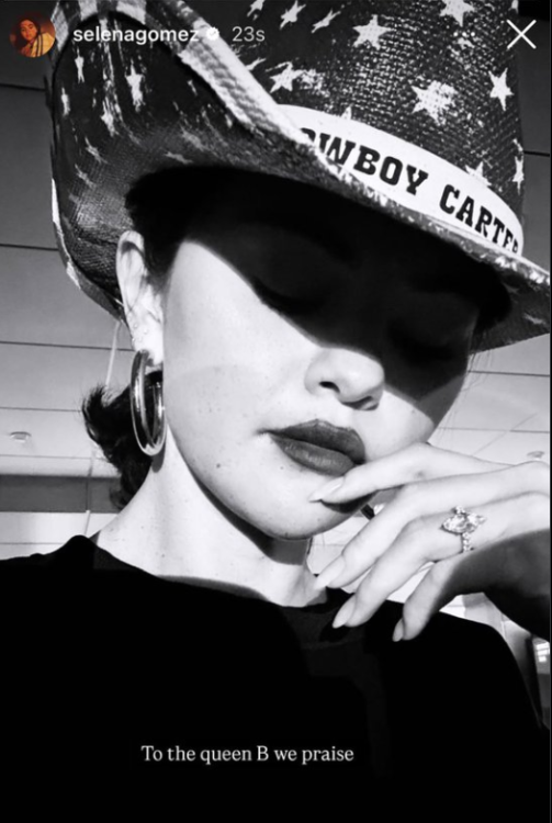 What did Selena Gómez do at Beyoncé's concert?
