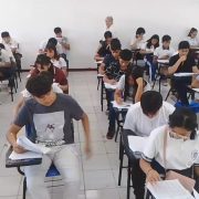 Jóvenes presentaron examen de admisión en el CETIS 20