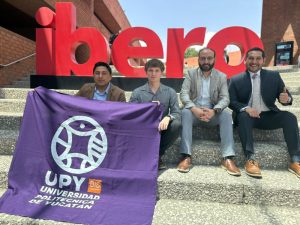 Estudiantes y directivos de la Universidad Politécnica de Yucatán visitan los laboratorios de tecnología avanzada de la IBERO, como parte del impulso a la Ciberseguridad e IA en Yucatán.