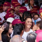 Sheinbaum ocho meses cercana a la gente