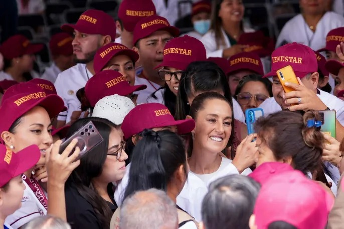 Sheinbaum ocho meses cercana a la gente