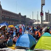 Condenan asesinatos desde el plantón magisterial en el zócalo