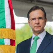 Critican baja visibilidad del embajador Esteban Moctezuma
