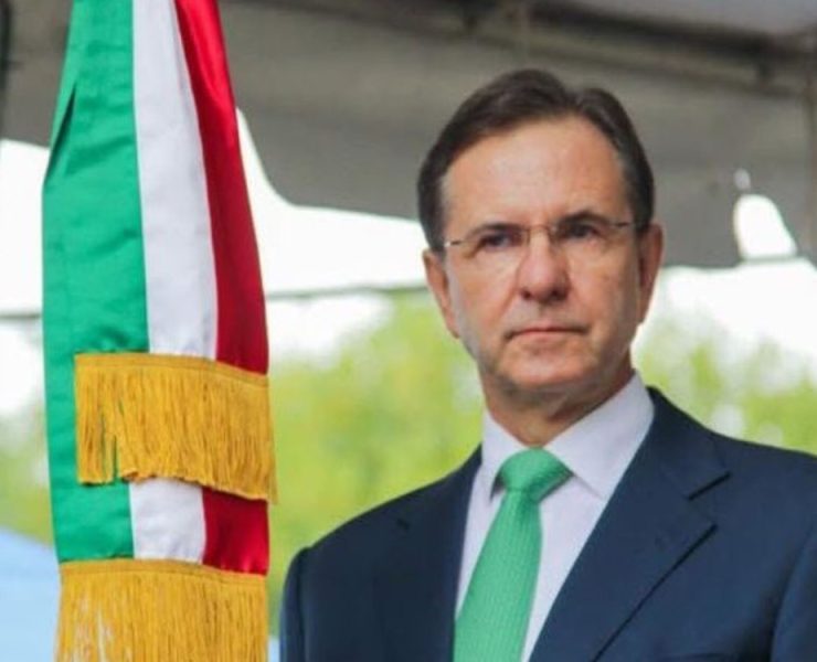 Critican baja visibilidad del embajador Esteban Moctezuma