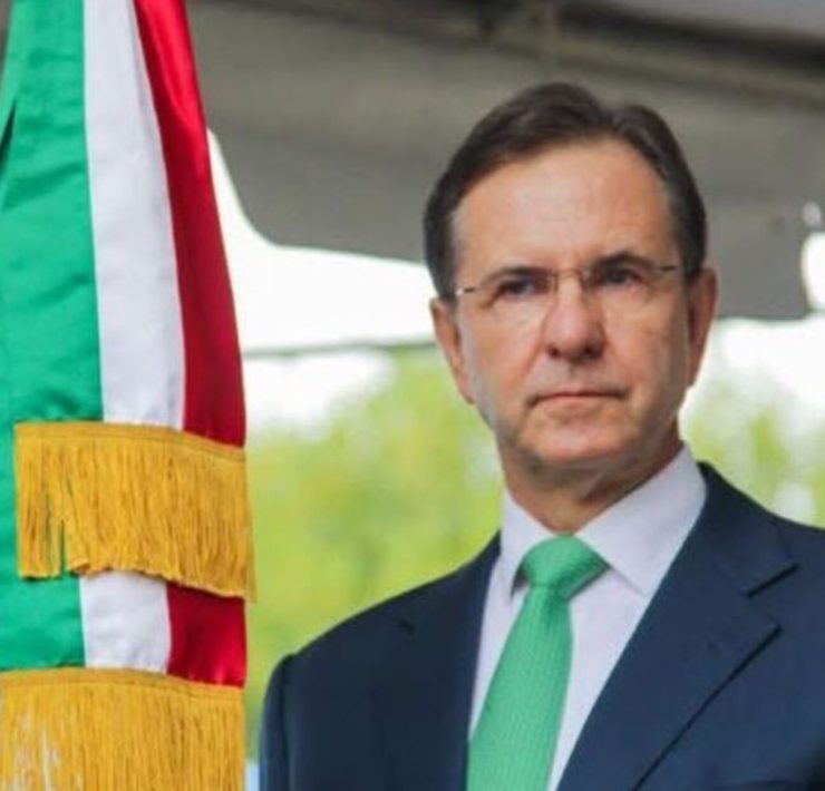 Critican baja visibilidad del embajador Esteban Moctezuma