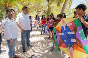 Niñas, niños y adolescentes participan con entusiasmo en las actividades del Primer Encuentro ‘Renacer por la Paz ante el Acoso Escolar’, realizado en Celestún por el DIF Yucatán.