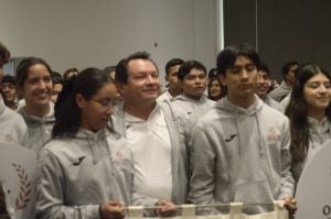 El Gobernador Joaquín Díaz Mena entrega el estandarte a la delegación yucateca; 900 atletas yucatecos se encuentran listos para representar al estado en la Olimpiada Nacional CONADE 2025.