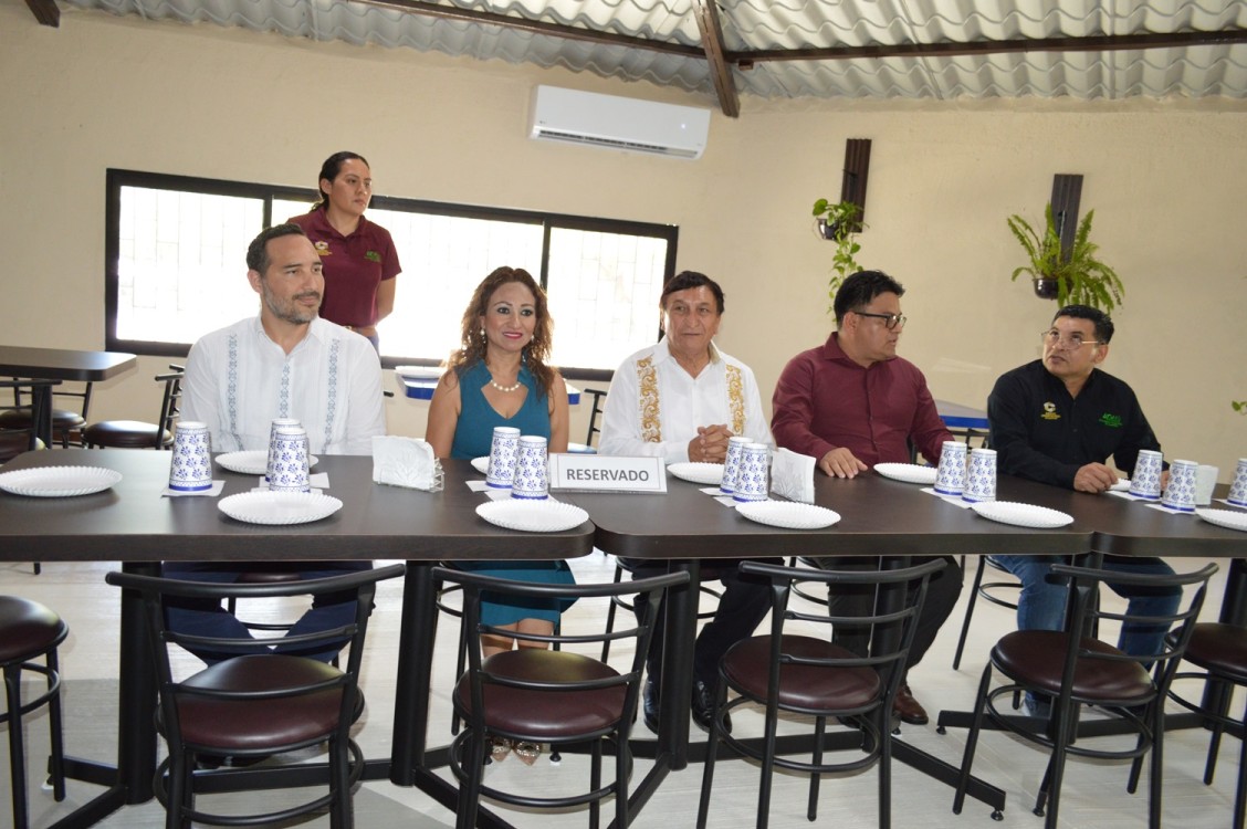 Titular de Seduc visita instalaciones de la Utcam
