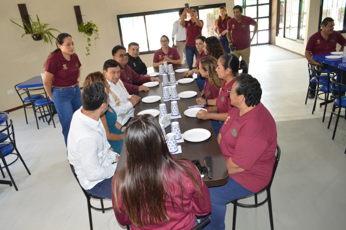 Titular de Seduc visita instalaciones de la Utcam