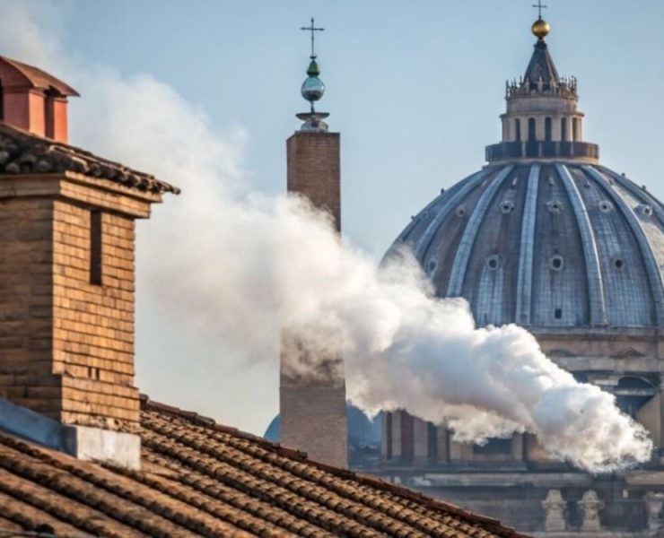 El complejo ritual del humo papal