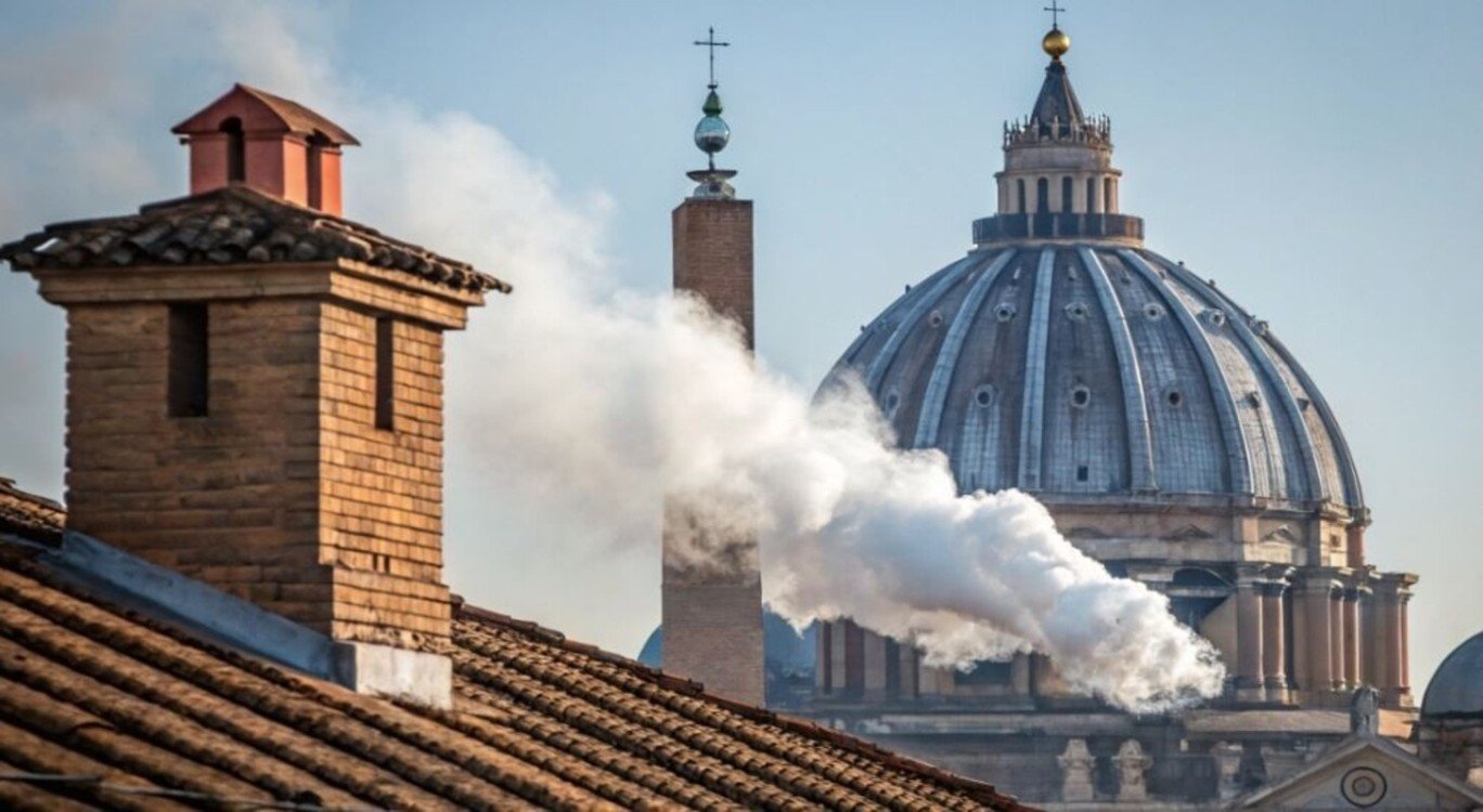 El complejo ritual del humo papal