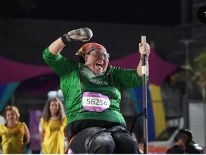 Gilda Cota, firme y concentrada, durante su participación en impulso de bala, donde conquistó el Oro en Jalisco.