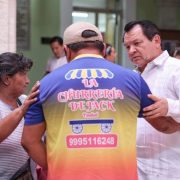 Gobernador Díaz Mena recibe a padre de joven fallecido en accidente de Altabrisa