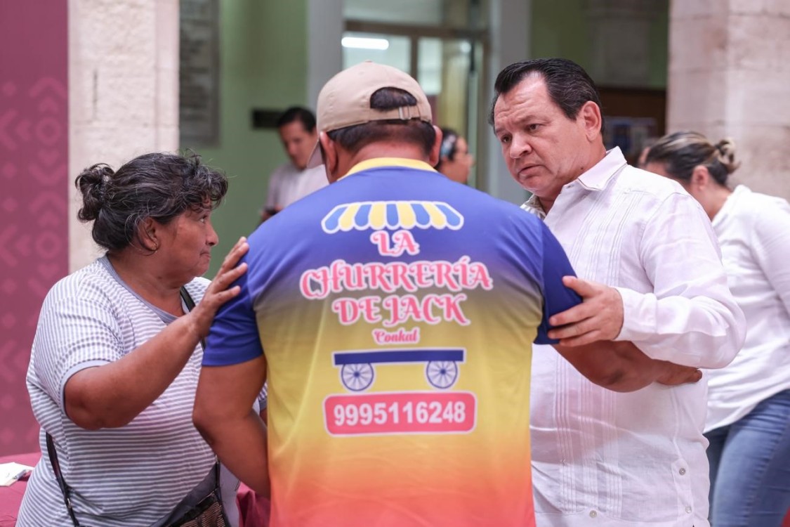 Gobernador Díaz Mena recibe a padre de joven fallecido en accidente de Altabrisa