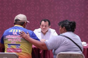 Durante las Audiencias Ciudadanas que se llevan a cabo en el Palacio de Gobierno, Méndez Mex fue escuchado personalmente por el mandatario yucateco