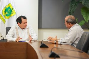 El Gobernador de Yucatán, Joaquín Díaz Mena, sostuvo una reunión de trabajo con el director de la Agencia de Transporte de Yucatán (ATY), Jacinto Sosa Novelo
