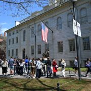 Gobierno de Trump impide a Harvard