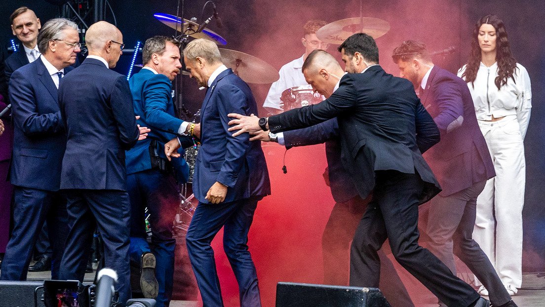 ¡Impactante! Lanzan bomba a ministros europeos en evento conmemorativo