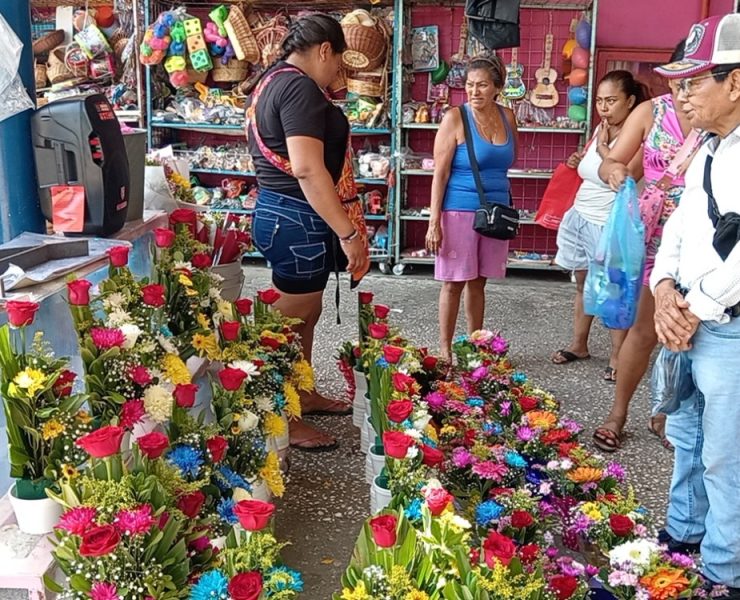 Floristas cifran esperanzas de ventas el día de mañana
