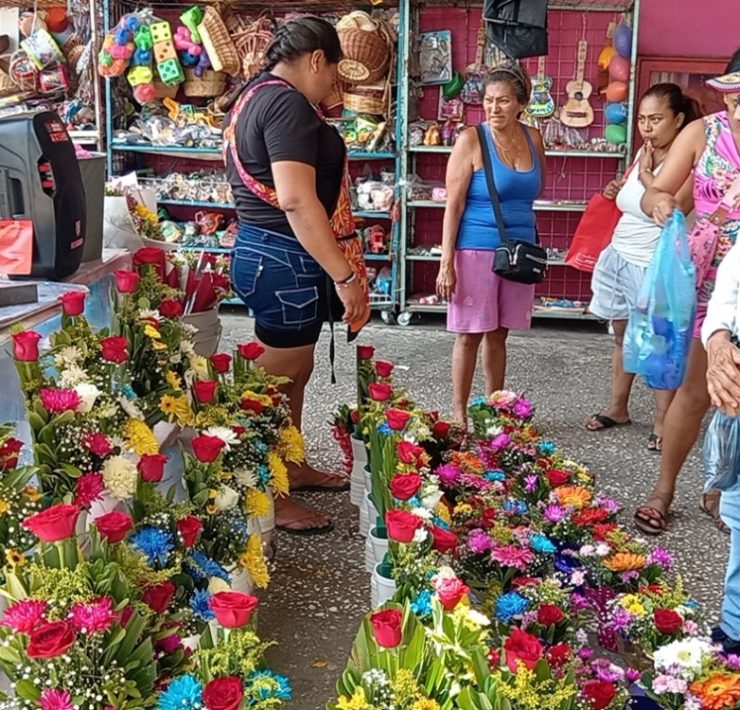 Floristas cifran esperanzas de ventas el día de mañana