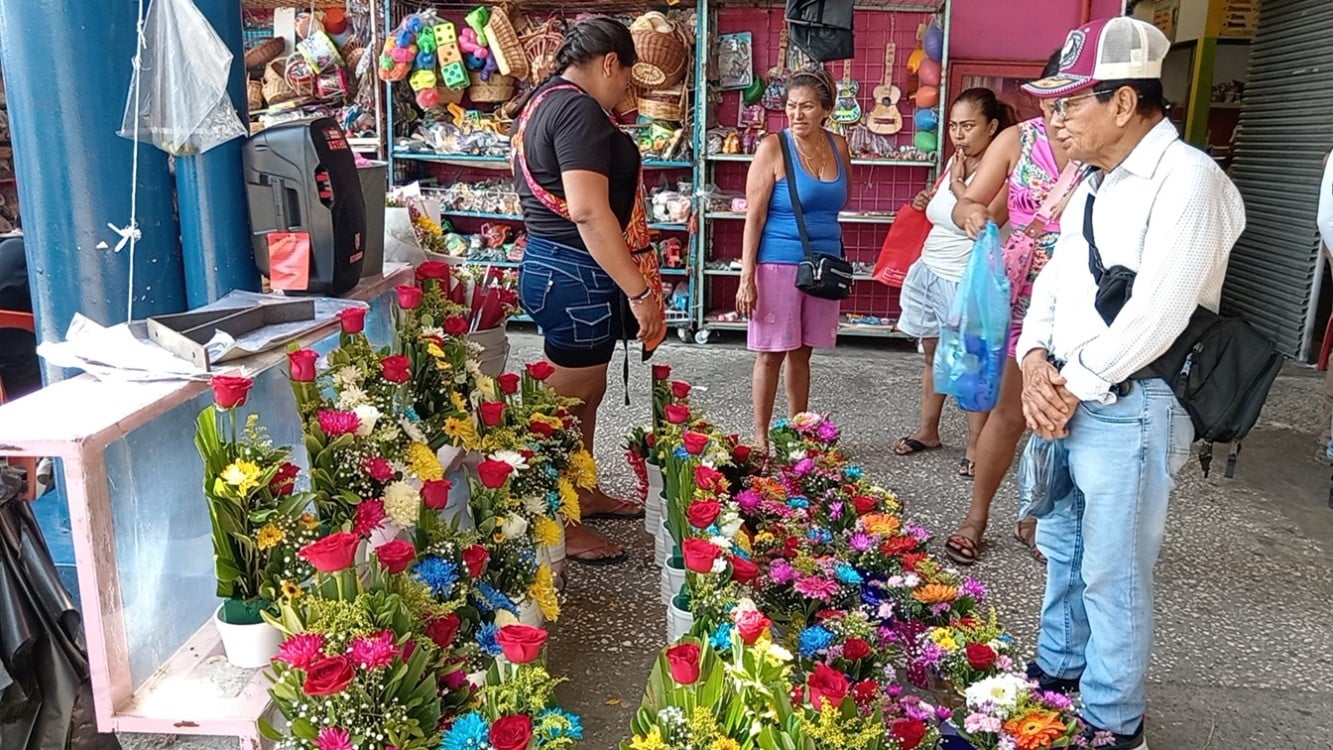 Floristas cifran esperanzas de ventas el día de mañana
