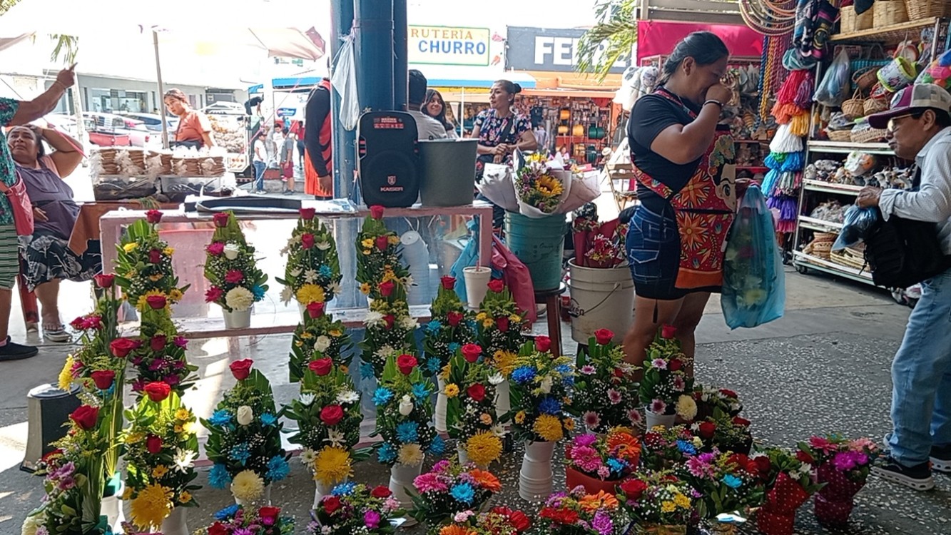 Floristas cifran esperanzas de ventas el día de mañana