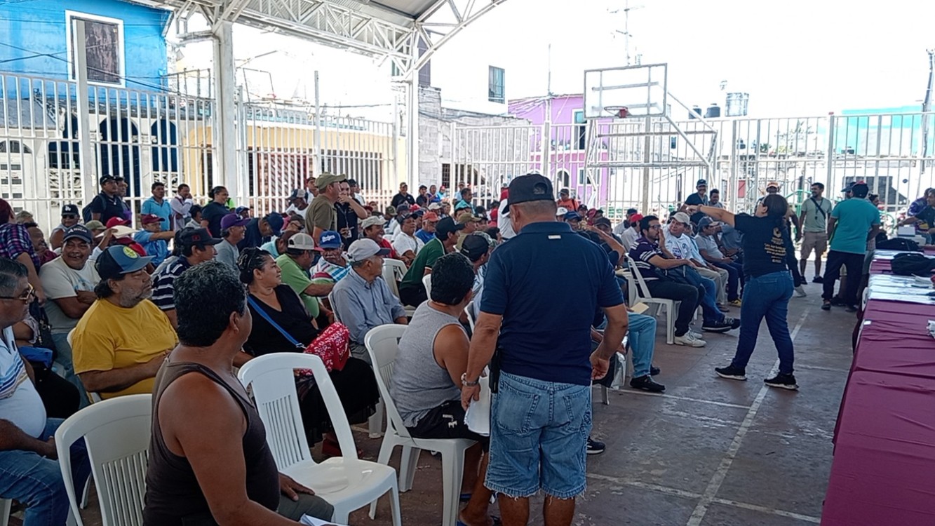 INPESCA entrega cédulas del REPA a pescadores de Ciudad del Carmen