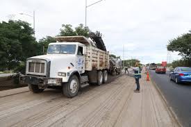 Trabajos de mejora avanzan en el Anillo Periférico de Mérida como parte del proyecto estatal; cerrarán temporalmente tramo del periférico para continuar con la repavimentación.