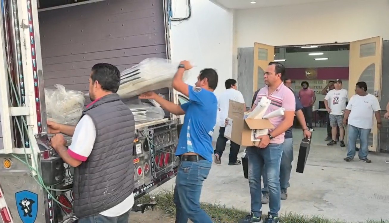 La Junta Distrital 02 del INE Campeche distribuyen paquetes electorales en casillas