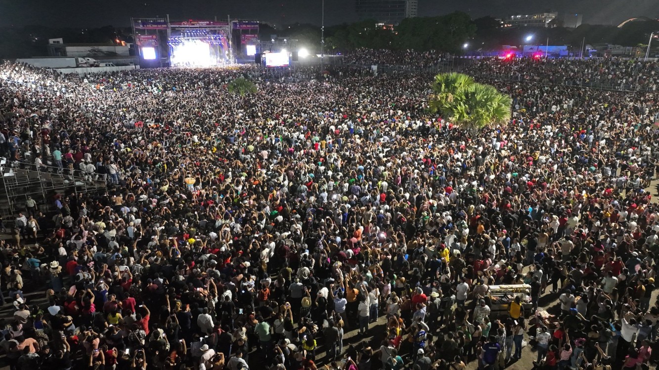 La Arrolladora Banda El Limón