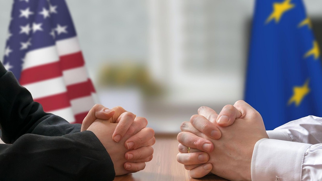 La Comisión Europea reacciona con cautela