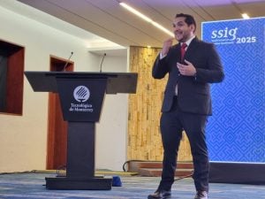 El rector de la Universidad Politécnica de Yucatán, Aaron Rosado Castillo, presenta las estrategias que posicionan a Yucatán como un hub estratégico de ciberseguridad en la región.