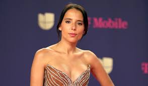 Majo Aguilar será la encargada, de interpretar el himno nacional mexicano esta noche, previo a la pelea del Canelo Álvarez ante William Scull, en Arabia Saudita.