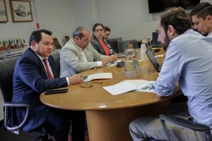 Díaz Mena reafirmó su compromiso con el servicio de calidad que debe caracterizar al sistema de transporte Va y Ven, y aseguró que no se eliminará este servicio, ni se incrementará la tarifa.