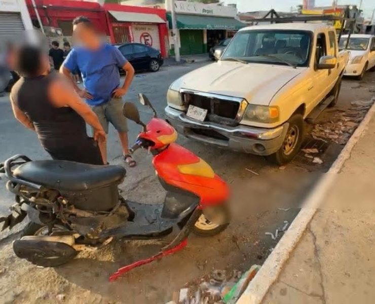 Menor de edad pierde su pierna tras accidente en moto: vecinos culpan falta de señalamientos