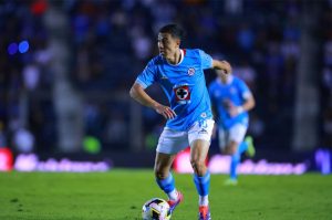 Cruz Azul llega a las semifinales, con la mal noticia que todo parece indicar que su mediocampista Andrés Montaño, tiene ruptura de ligamento cruzado y se perderá la liguilla y el torneo Apertura 2025.