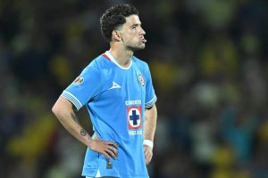 El mediocampista uruguayo Ignacio Rivero, tampoco estará con Cruz Azul, ya que también fue expulsado, por una fuerte entrada sobre Álvaro Fidalgo.