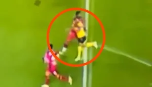 En el primer tiempo, el VAR no revisó un penal sobre Henry Martín.