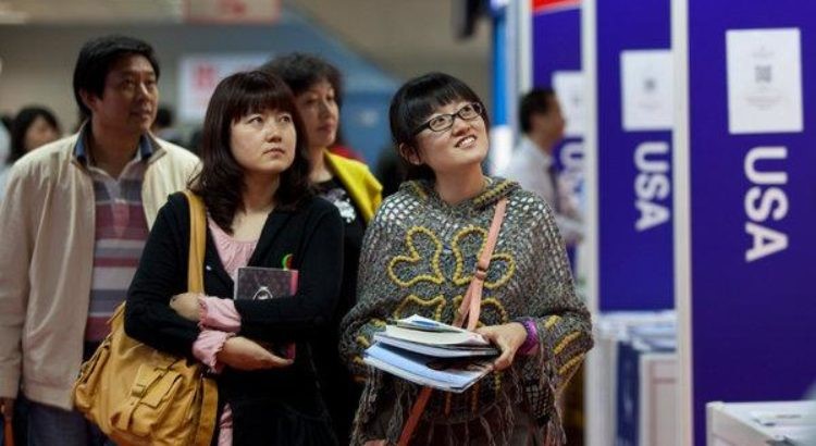 Reacciones por el veto a estudiantes extranjeros