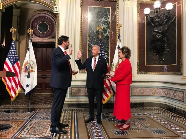 Ron Johnson en la embajada