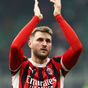 Santi Giménez anotó su primer doblete y enloquece Italia