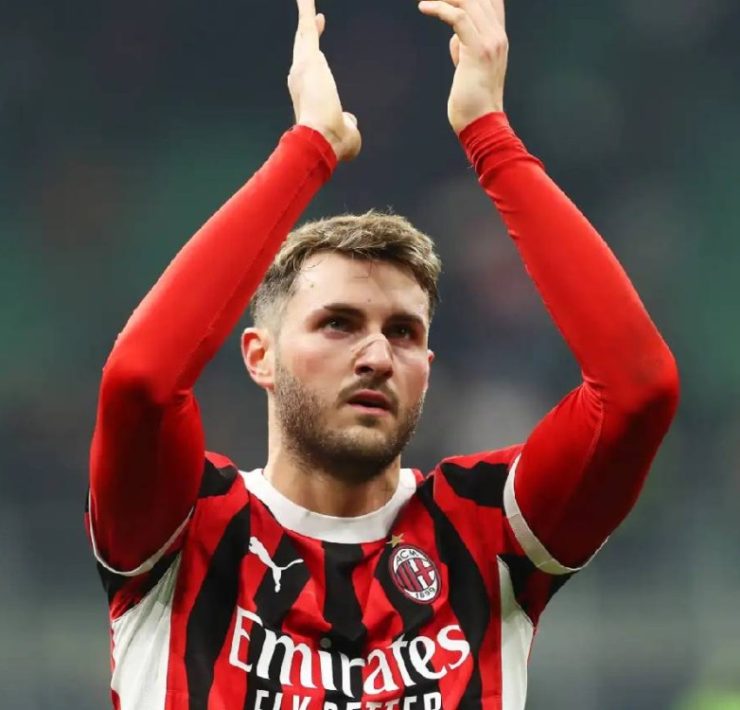 Santi Giménez anotó su primer doblete y enloquece Italia