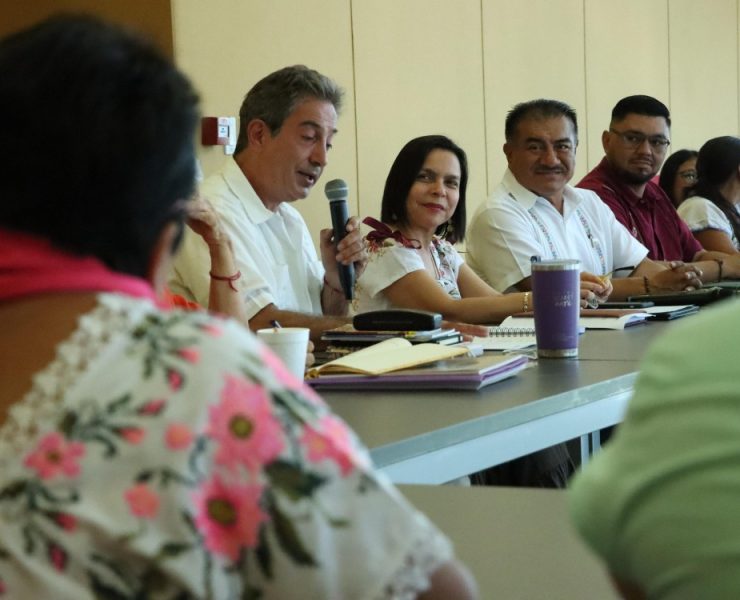 Sedeculta capacita a bordadoras mayas como instructoras en este arte textil