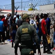 Trump busca ahorrar en deportaciones