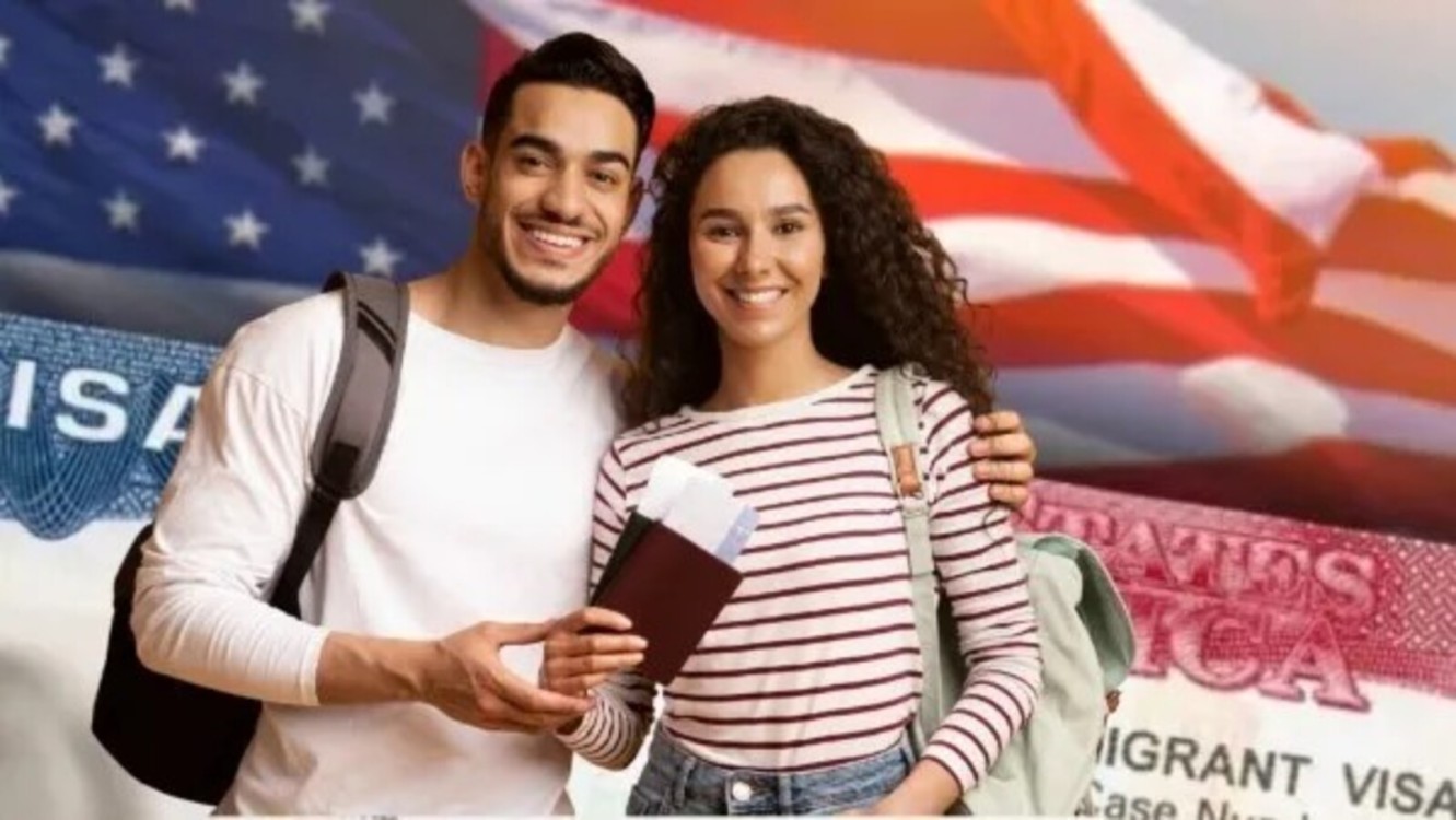 Trump suspende entrevistas para visas estudiantiles