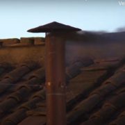 Esperanza suspendida en el humo: El mundo mira al cielo en espera del nuevo Papa