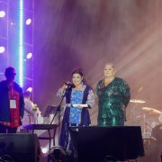 Lupita D’Alessio emociona a generaciones en su despedida desde el Zócalo: un homenaje a la fuerza femenina en la música