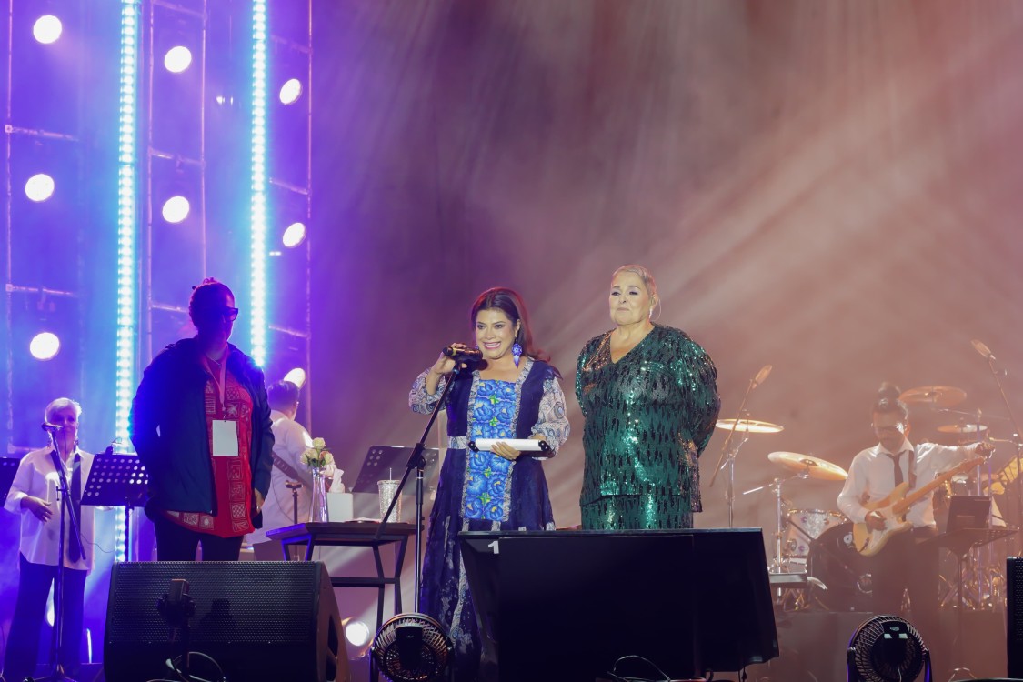 Lupita D’Alessio emociona a generaciones en su despedida desde el Zócalo: un homenaje a la fuerza femenina en la música