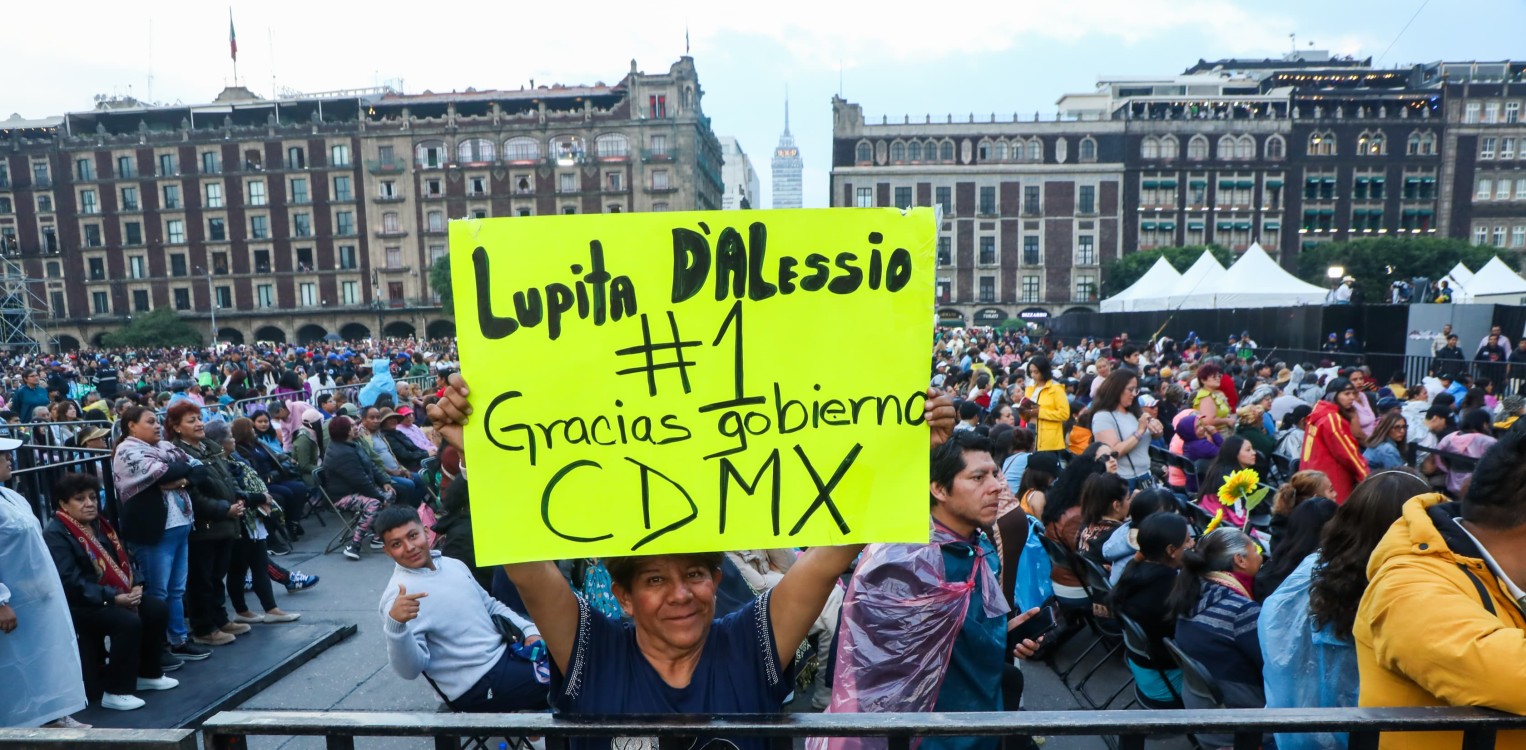 Lupita D’Alessio emociona a generaciones en el Zócalo: un homenaje a la fuerza femenina en la música