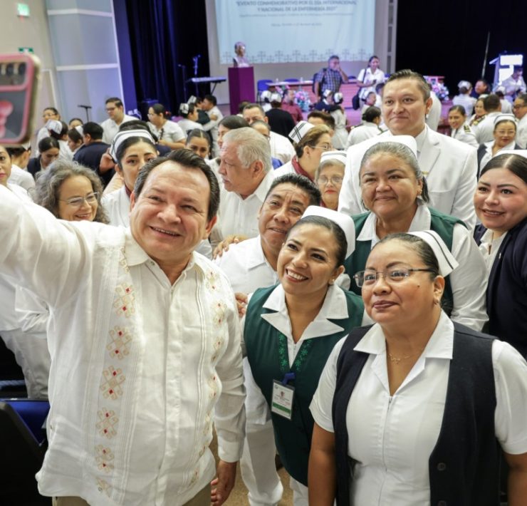 Joaquín Díaz reconoce a enfermeras y enfermeros como pilares de la salud